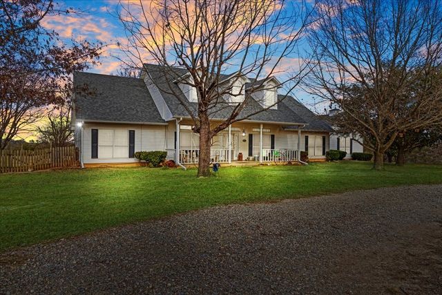 1044 County Road 3230, Windom, TX 75492