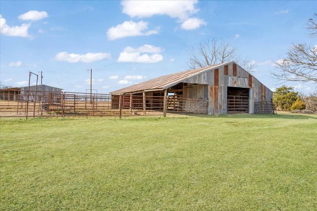1044 County Road 3230, Windom, TX 75492