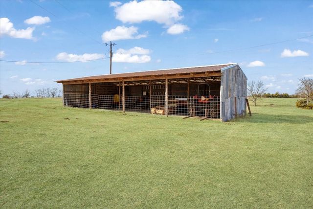 1044 County Road 3230, Windom, TX 75492