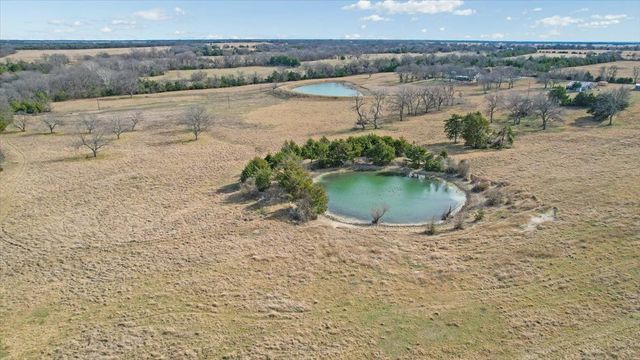1044 County Road 3230, Windom, TX 75492