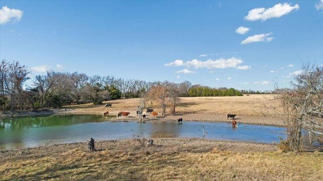 1044 County Road 3230, Windom, TX 75492