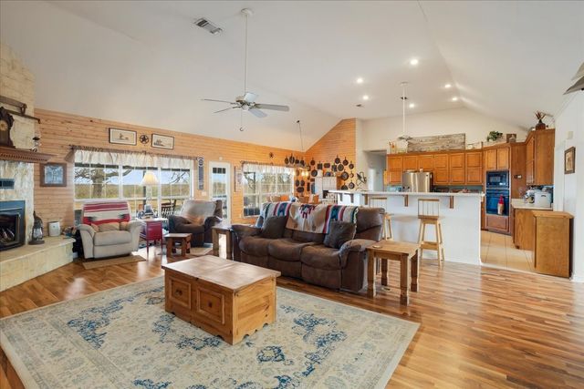 1044 County Road 3230, Windom, TX 75492