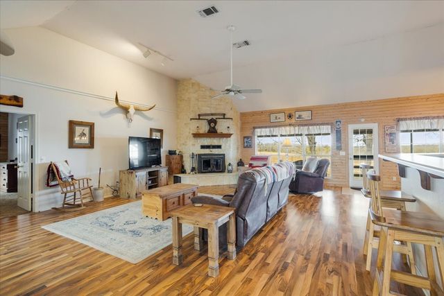 1044 County Road 3230, Windom, TX 75492