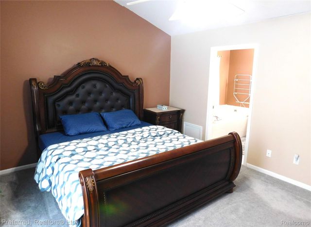 45863 BAYWOOD BLVD, Canton Charter Township, MI 48187