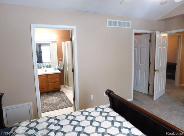 45863 BAYWOOD BLVD, Canton Charter Township, MI 48187