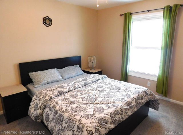 45863 BAYWOOD BLVD, Canton Charter Township, MI 48187