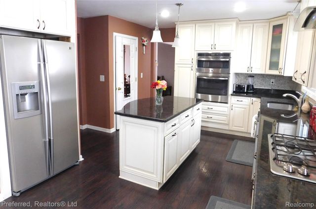 45863 BAYWOOD BLVD, Canton Charter Township, MI 48187