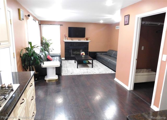 45863 BAYWOOD BLVD, Canton Charter Township, MI 48187