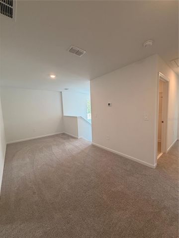 2466 HALLOW GARDEN RD, Eustis, FL 32726