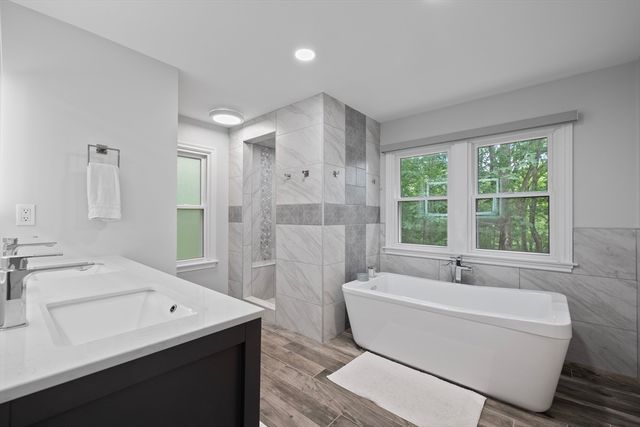 10 Fieldstone Way, Boxford, MA 01921