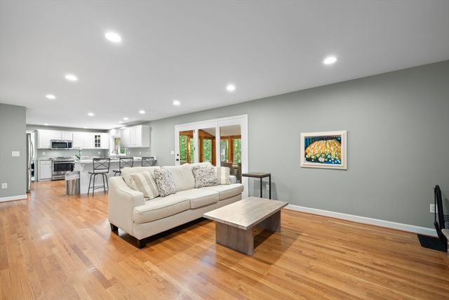 10 Fieldstone Way, Boxford, MA 01921