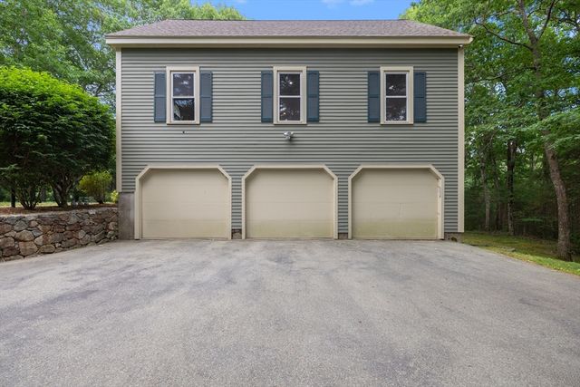 10 Fieldstone Way, Boxford, MA 01921