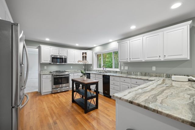 10 Fieldstone Way, Boxford, MA 01921