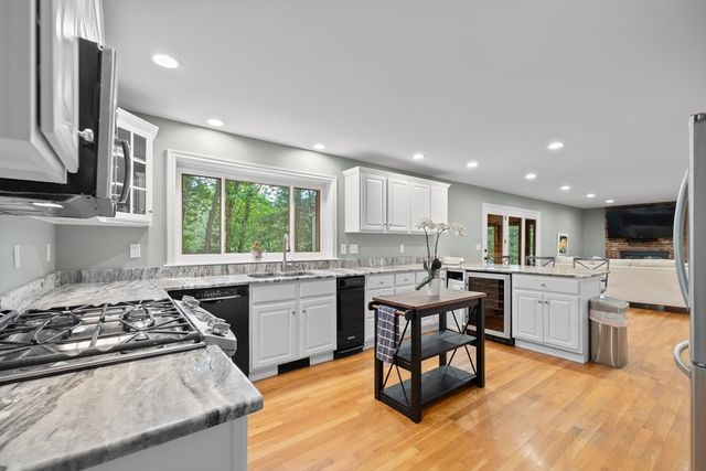 10 Fieldstone Way, Boxford, MA 01921