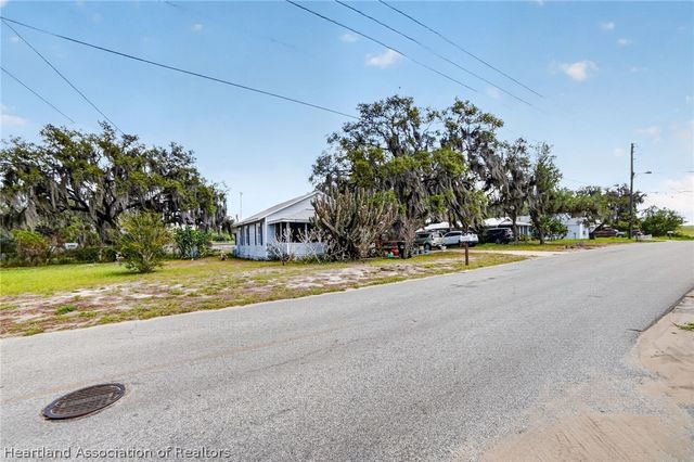 560 N Palm Avenue, Frostproof, FL 33843
