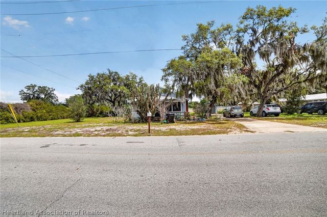 560 N Palm Avenue, Frostproof, FL 33843