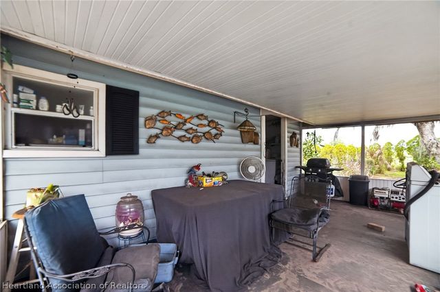 560 N Palm Avenue, Frostproof, FL 33843