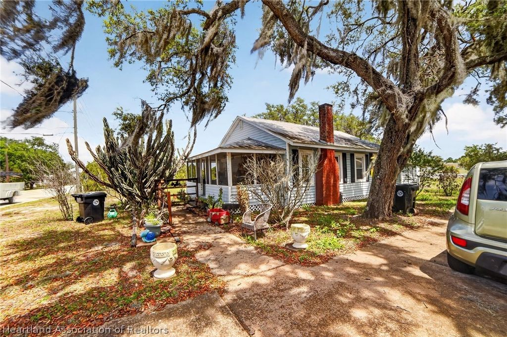 560 N Palm Avenue, Frostproof, FL 33843