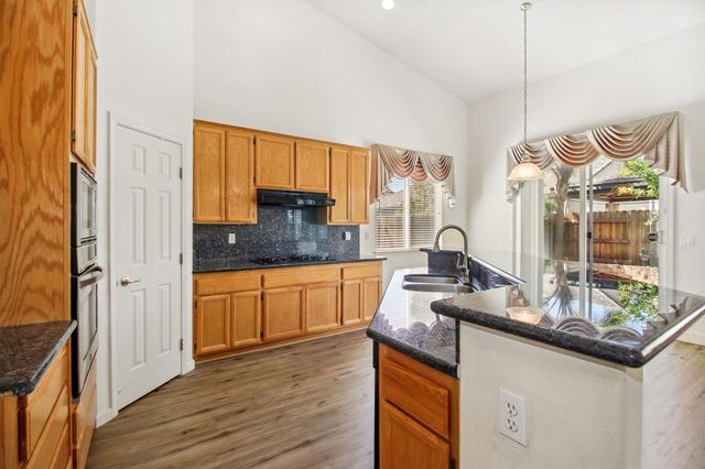 9465 Mainline Dr, Elk Grove, CA 95624