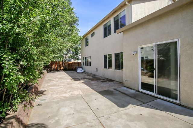 9465 Mainline Dr, Elk Grove, CA 95624