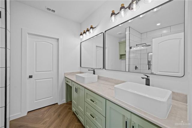 5904 N Playa Del Sol Street, Edinburg, TX 78542