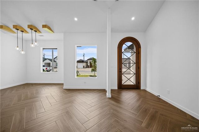 5904 N Playa Del Sol Street, Edinburg, TX 78542