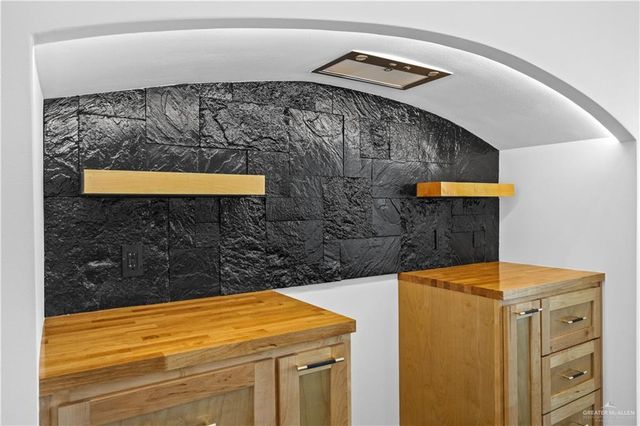 5904 N Playa Del Sol Street, Edinburg, TX 78542