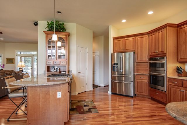 2390 Osprey Drive, Redmond, OR 97756