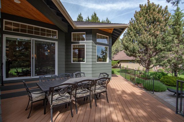 2390 Osprey Drive, Redmond, OR 97756