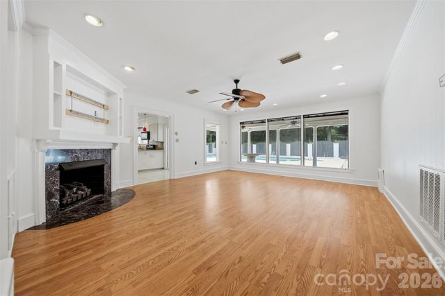 521 5th Street NW, Hickory, NC 28601