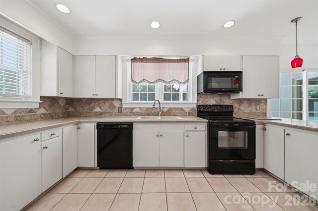 521 5th Street NW, Hickory, NC 28601