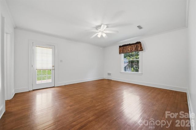 521 5th Street NW, Hickory, NC 28601