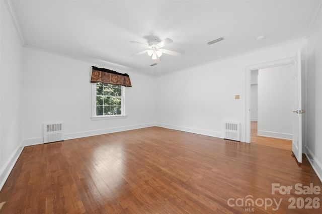 521 5th Street NW, Hickory, NC 28601