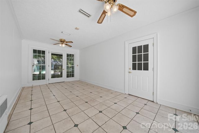 521 5th Street NW, Hickory, NC 28601