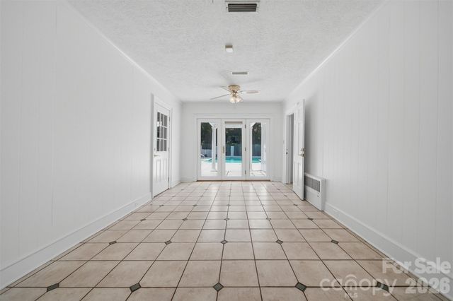 521 5th Street NW, Hickory, NC 28601
