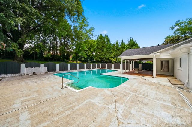 521 5th Street NW, Hickory, NC 28601