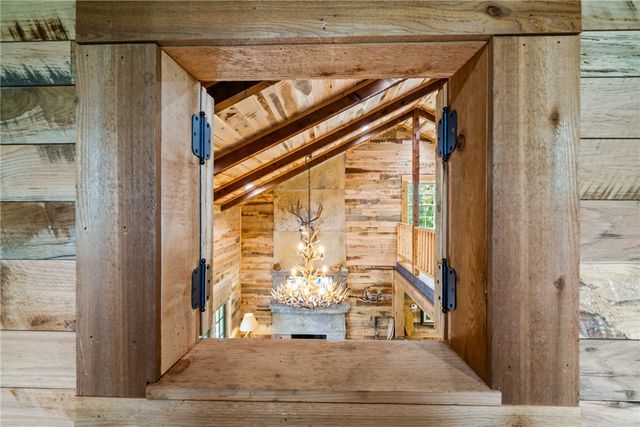 16392 E 567 Road, Colcord, OK 74338