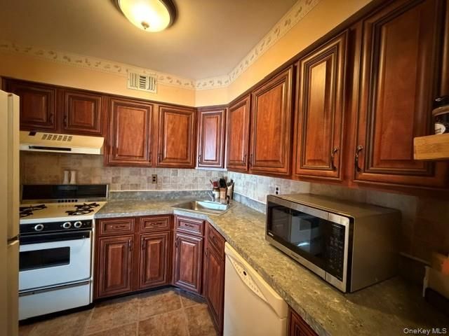 196 Fairview Circle, Middle Island, NY 11953