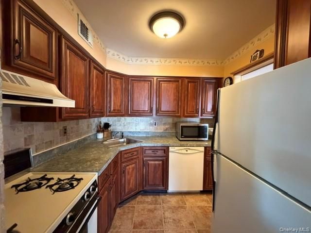 196 Fairview Circle, Middle Island, NY 11953