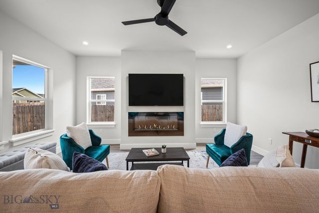 1112 Falcon Ridge Boulevard, Belgrade, MT 59714