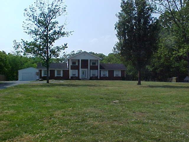 575 Forest Retreat Rd, Hendersonville, TN 37075