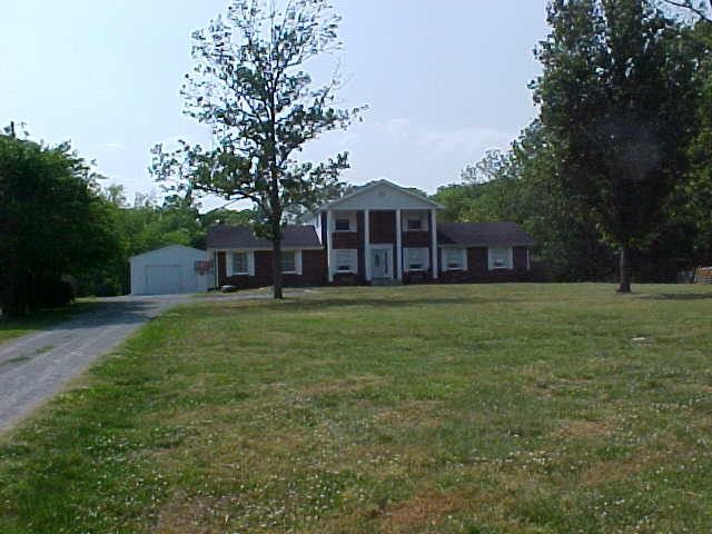 575 Forest Retreat Rd, Hendersonville, TN 37075