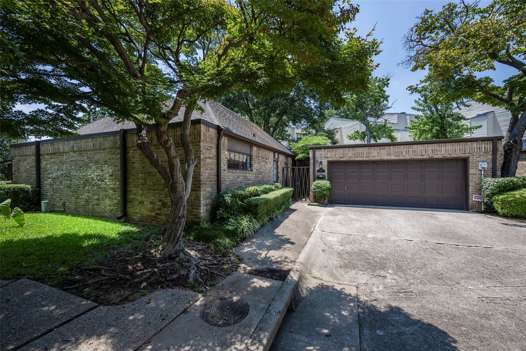 2819 Fairway Park Street, Grand Prairie, TX 75050