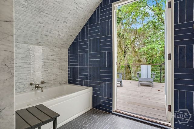 1404 Bacon Park Drive, Savannah, GA 31406