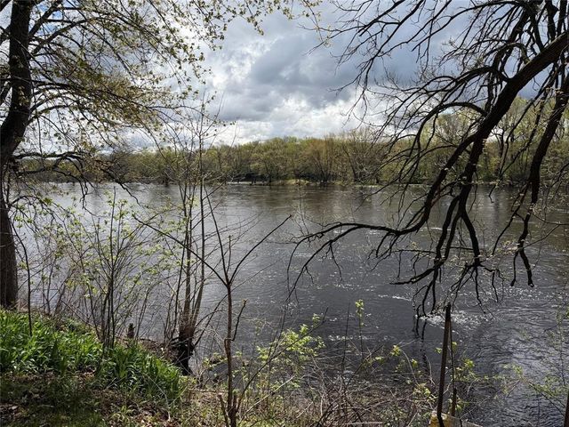 2049 Silver Mine Drive, Eau Claire, WI 54703
