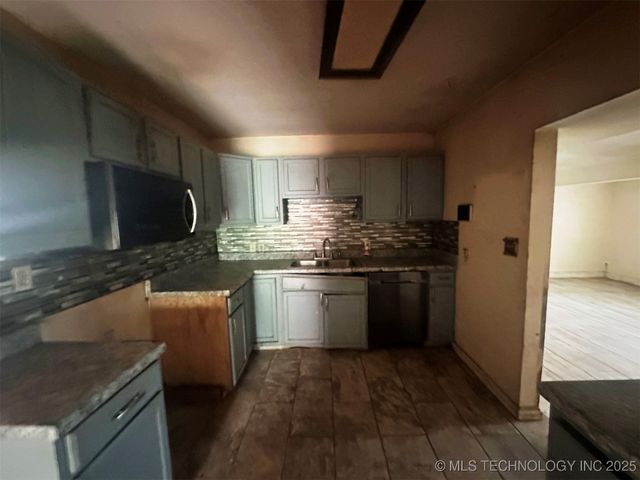 20526 E 4th Street, Tulsa, OK 74108