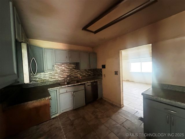 20526 E 4th Street, Tulsa, OK 74108