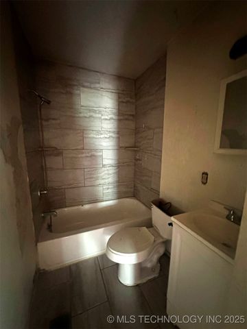 20526 E 4th Street, Tulsa, OK 74108