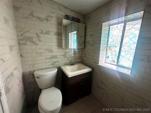 20526 E 4th Street, Tulsa, OK 74108