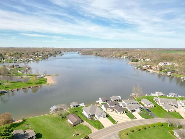 1028 Apple Valley Drive, Howard, OH 43028